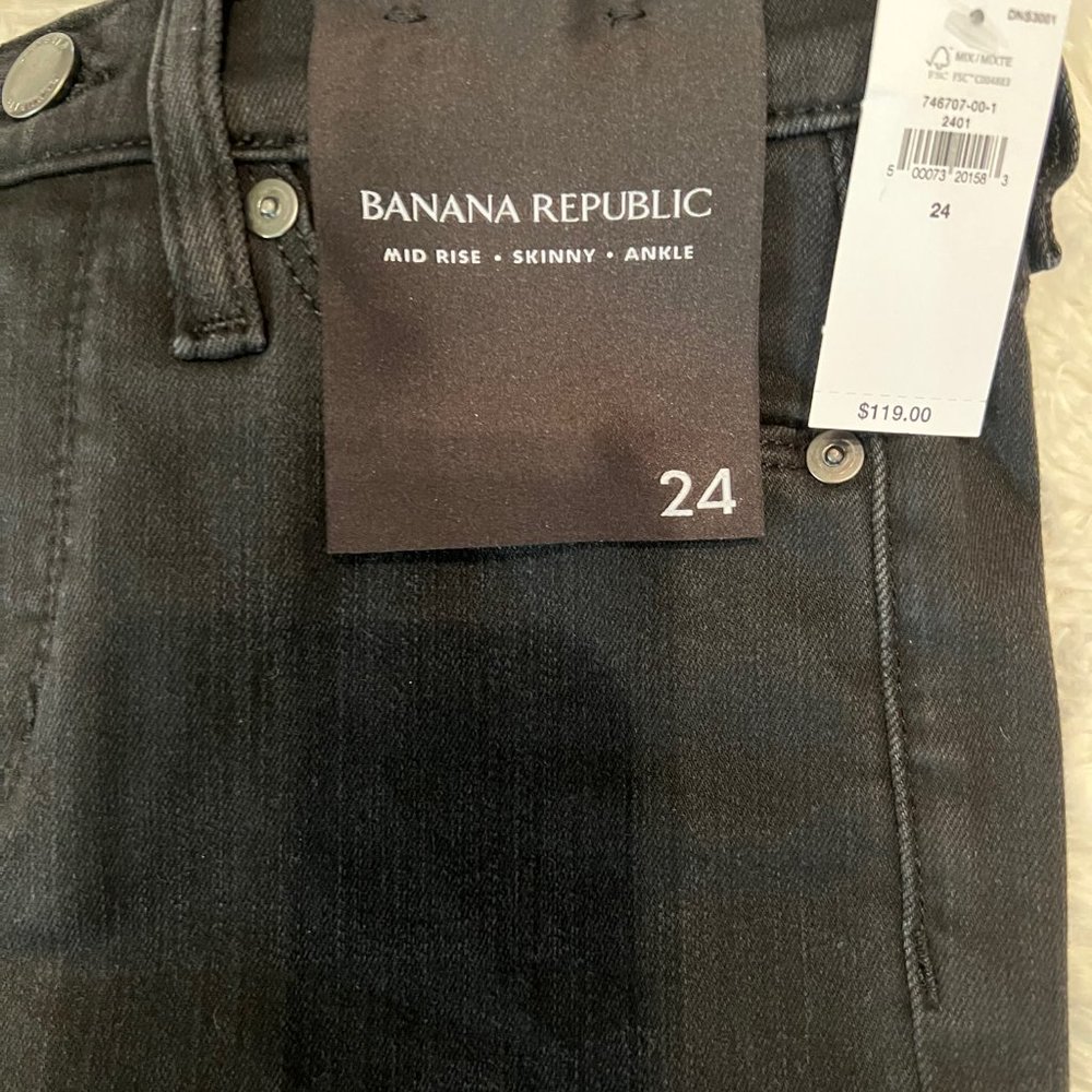 🎉HP🎉 Banana Republic Black Wash Mid-Rise Skinny Ankle Jeans - Picture 3 of 5